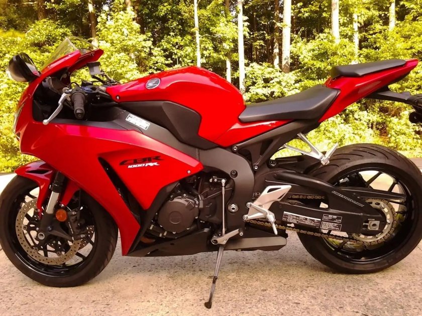 Honda CBR 1000 кубов