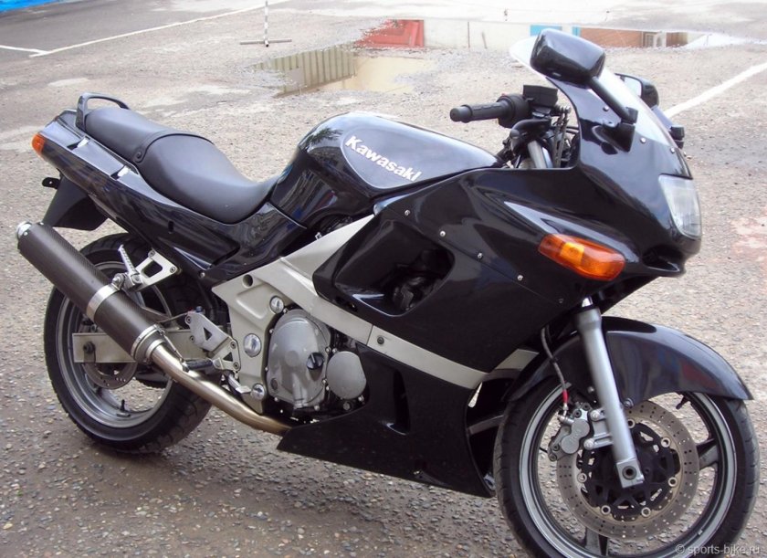 Мотоцикл Кавасаки ЗЗР 400