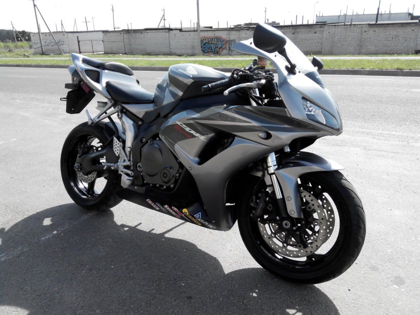 Спортбайк Хонда 1000 кубов