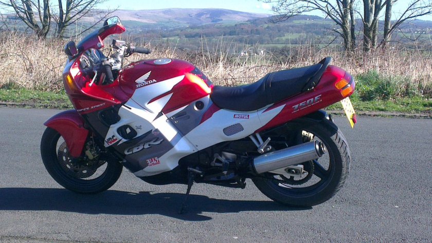 Хонда 750 кубов