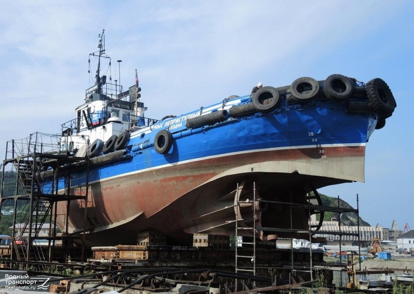 Портовый буксир проекта 498