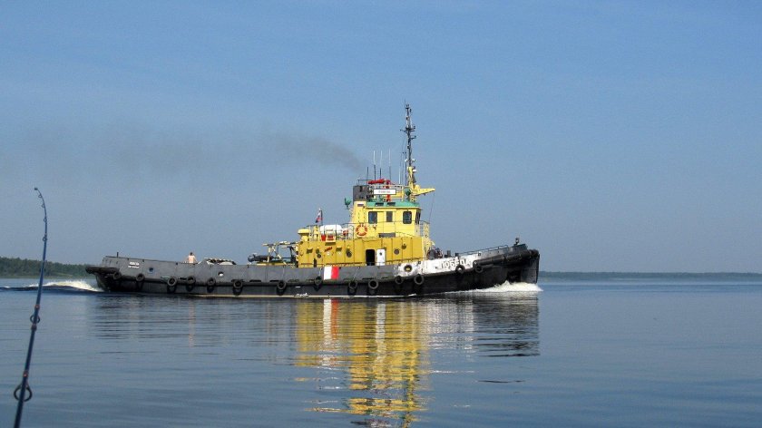 Морской портовый буксир-кантовщик