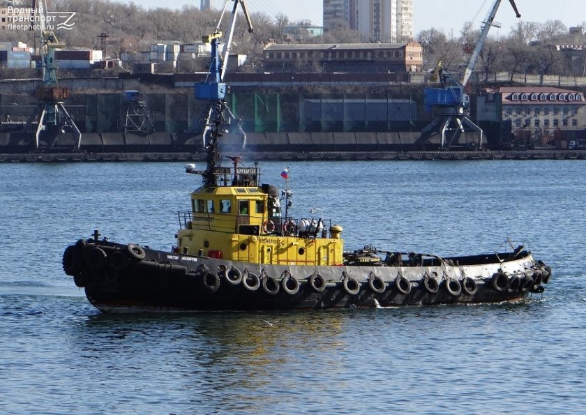 Буксир Виктор Мухортов