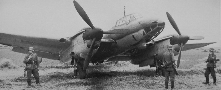 Самолет пе-2