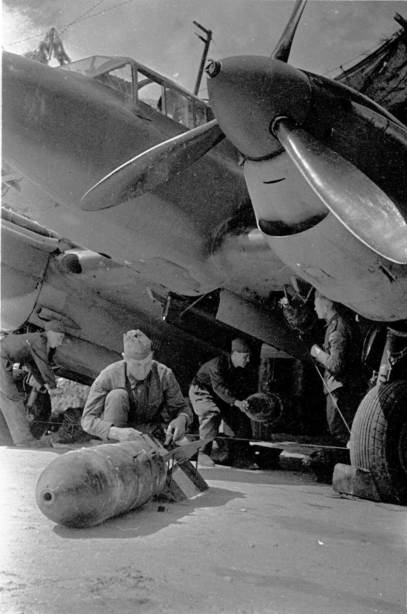 Пе-2 бомбардировщик