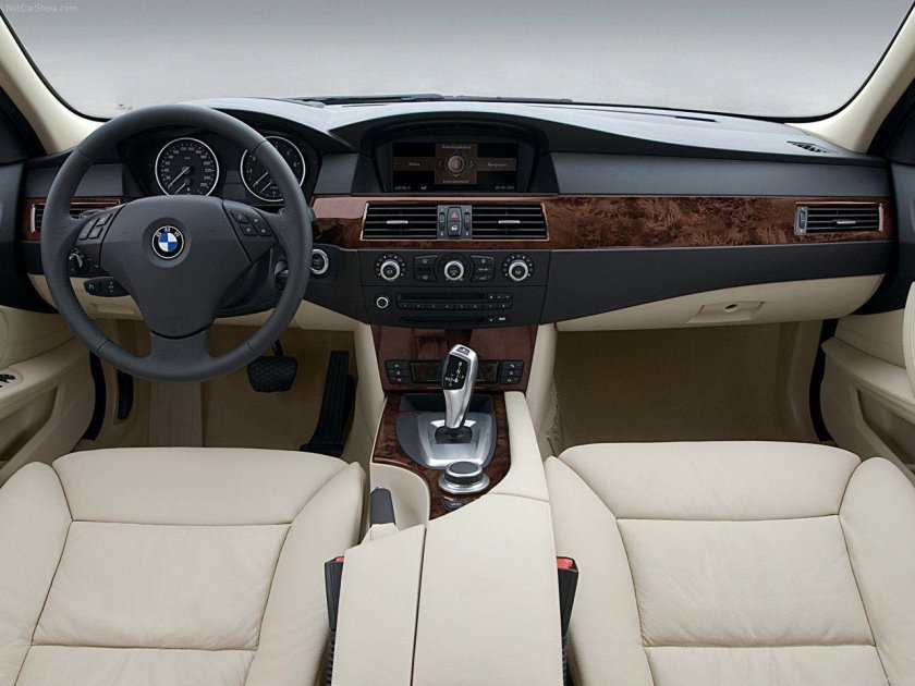 BMW 5 Series e60 салон
