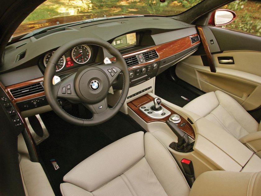 BMW 5 e60 салон