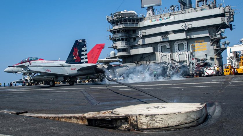 Американский авианосец Нимиц