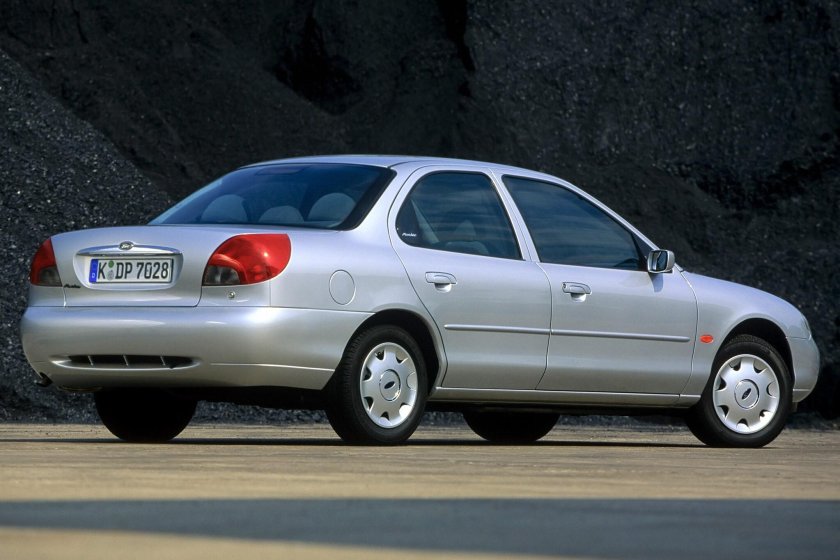 Ford Mondeo 1996 седан