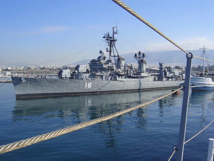 Эсминец безудержный