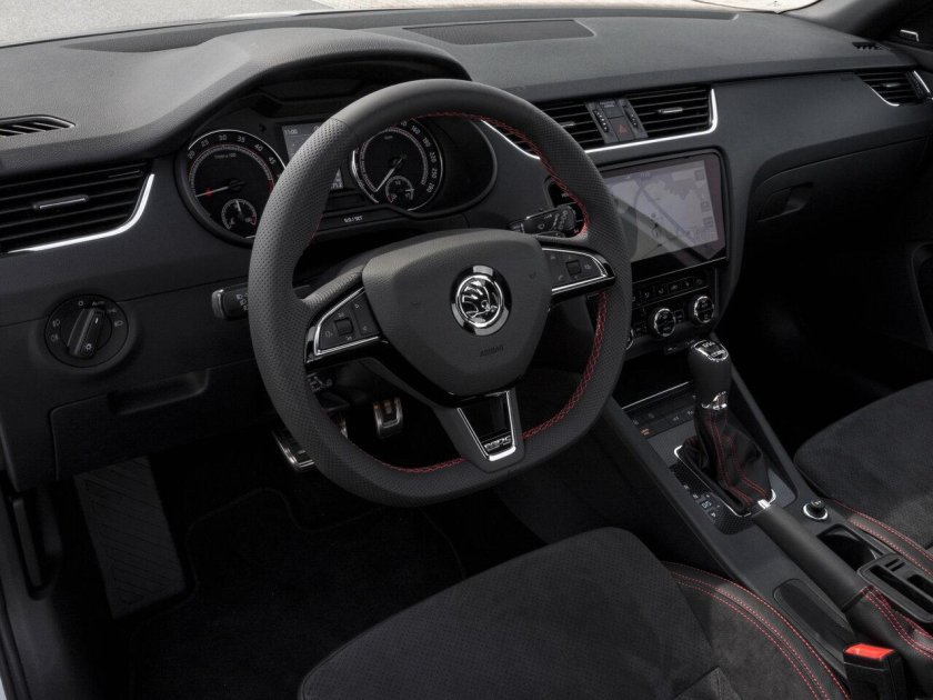 Skoda Octavia RS 2018 салон