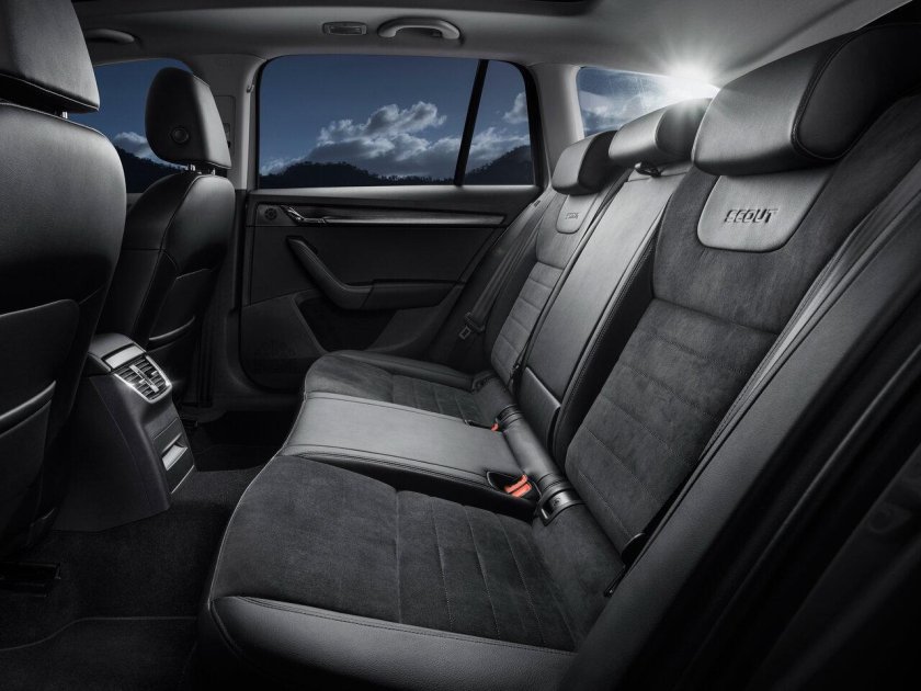 Skoda Octavia Scout 2021 салон