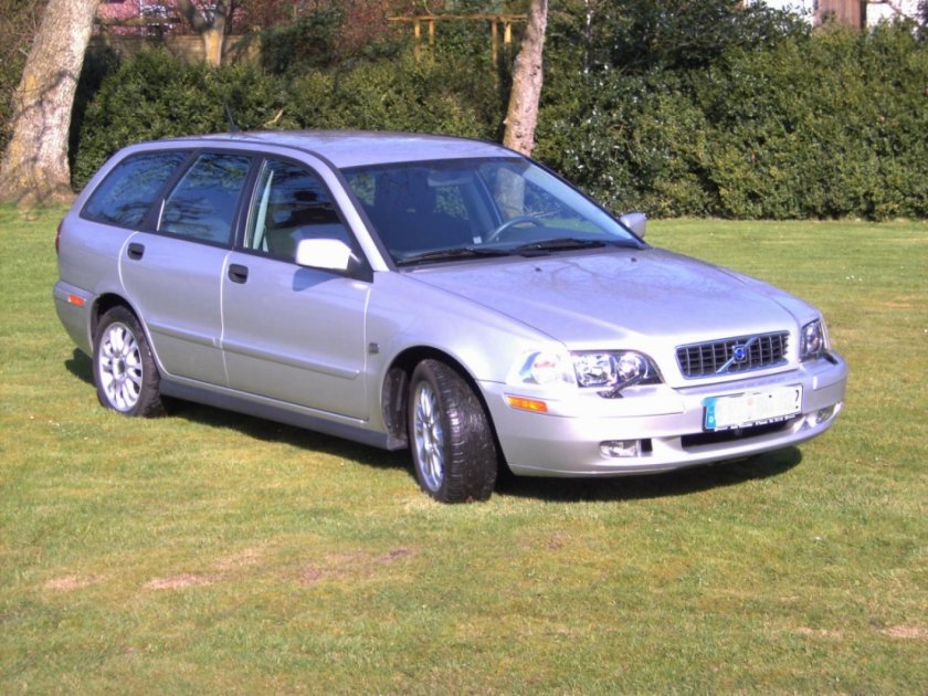 Вольво v40 2003