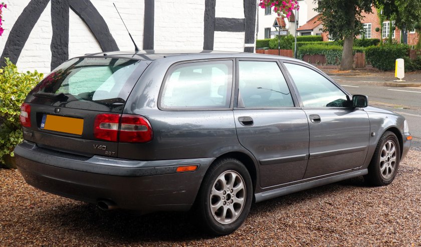 Volvo v40 2001