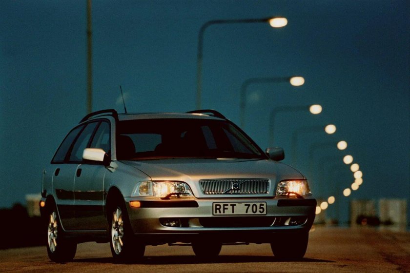 Volvo v40 1 поколение