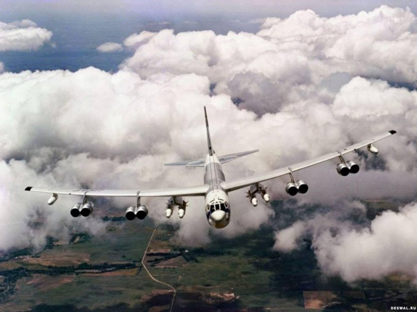 B 52 бомбардировщик