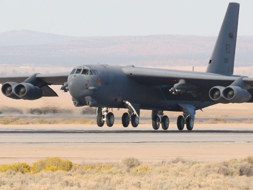 B 52 бомбардировщик