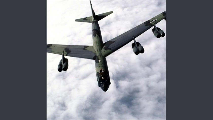 Б-52 бомбардировщик