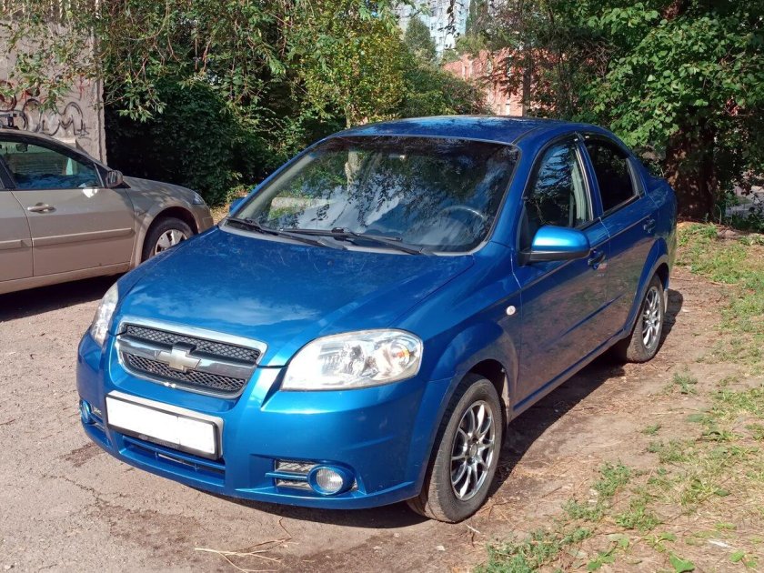 Chevrolet Aveo синий