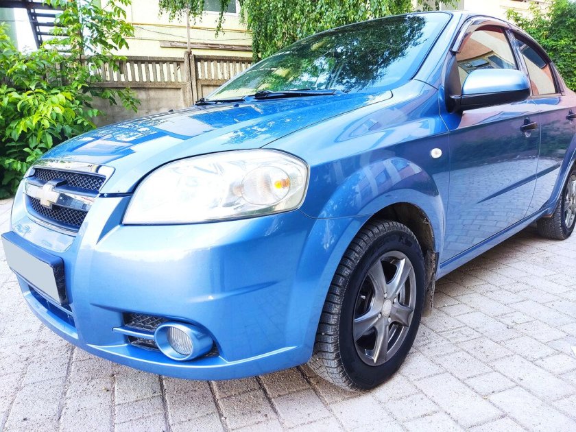 Светло голубая Шевроле Авео 2006