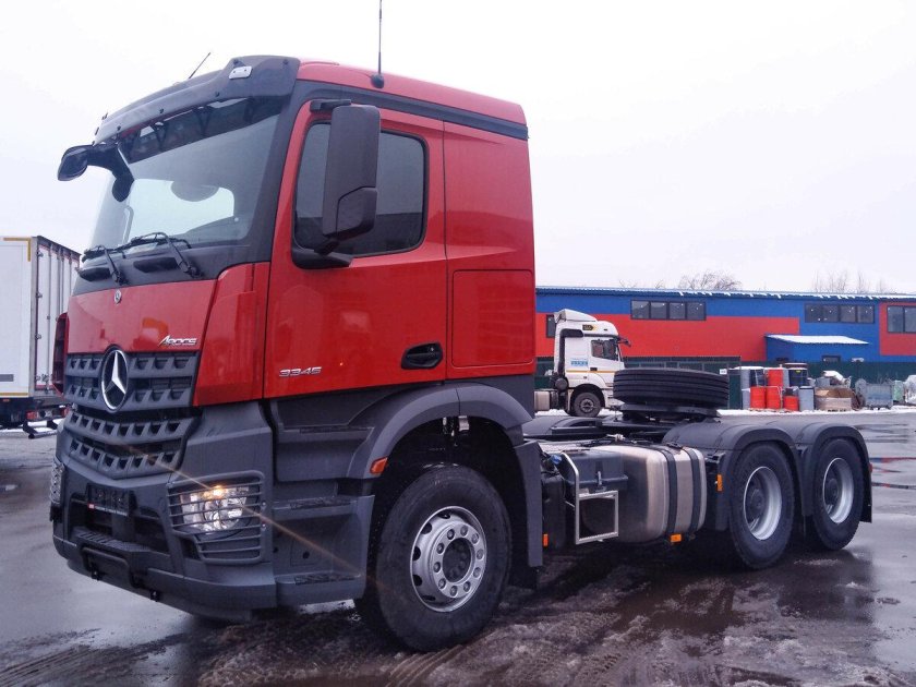Мерседес Арокс 6х4 седельный