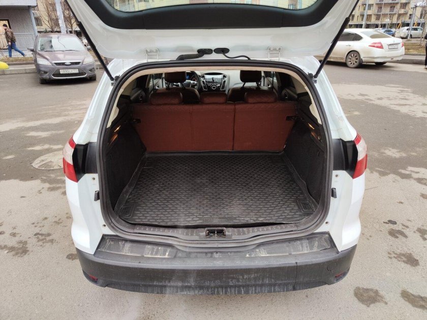 Белый форд фокус