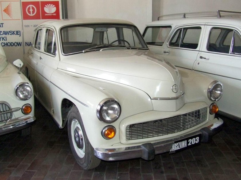 Машина Варшава 203