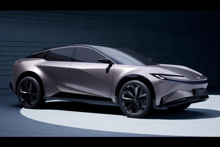 Кроссовер Тойота электромобиль