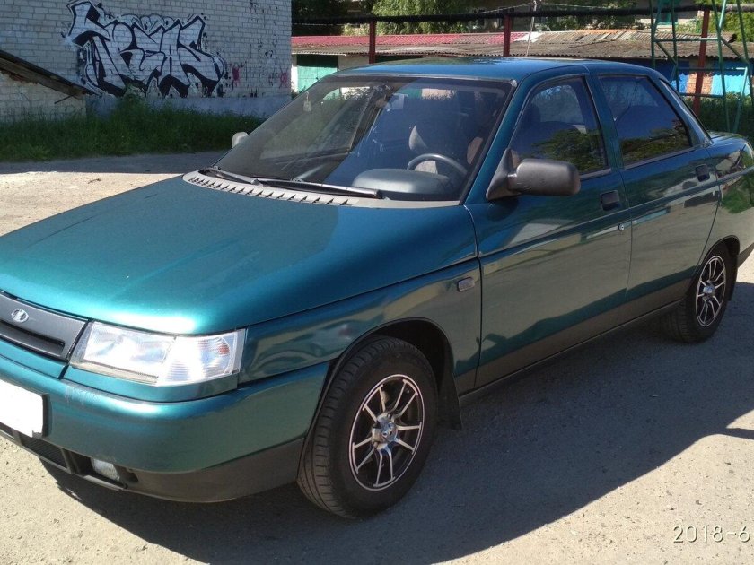 ВАЗ 2110 сине-зеленый