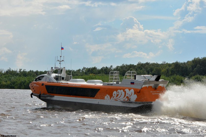 Теплоход Валдай 45