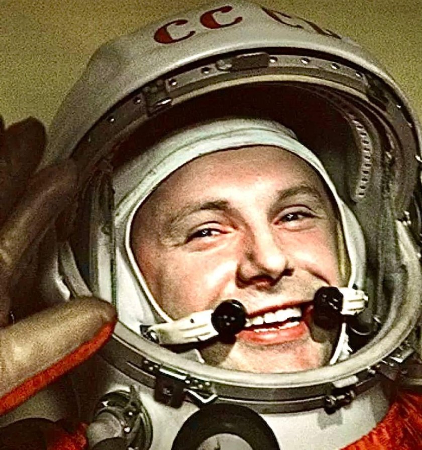 Юрий Гагарин космонавт