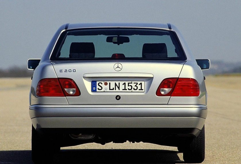 Мерседес w210 сзади