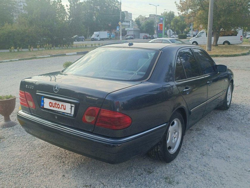Mercedes benz type 210