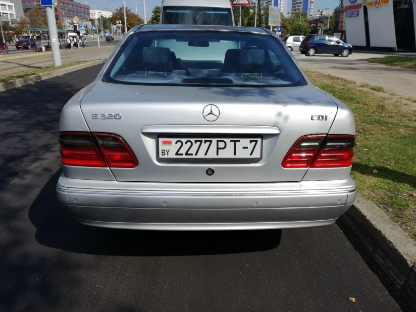 Мерседес е320 2000
