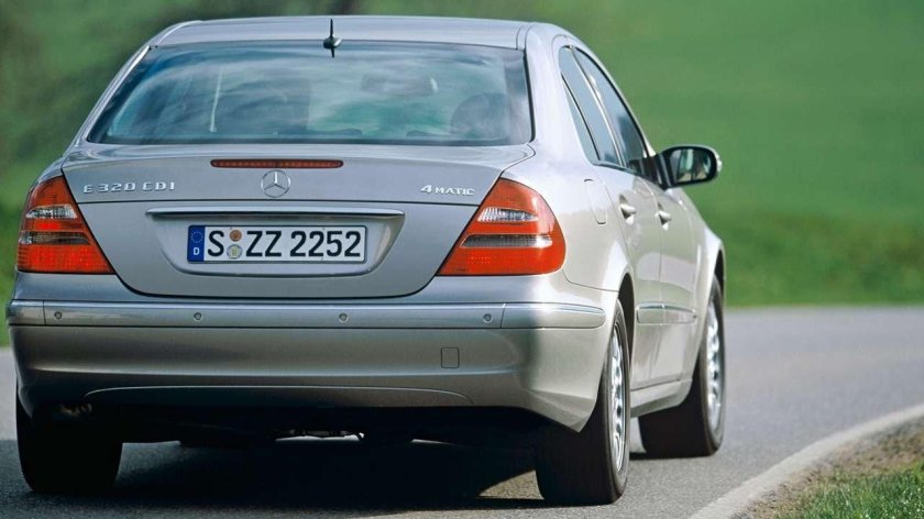 Мерседес Бенц е 320