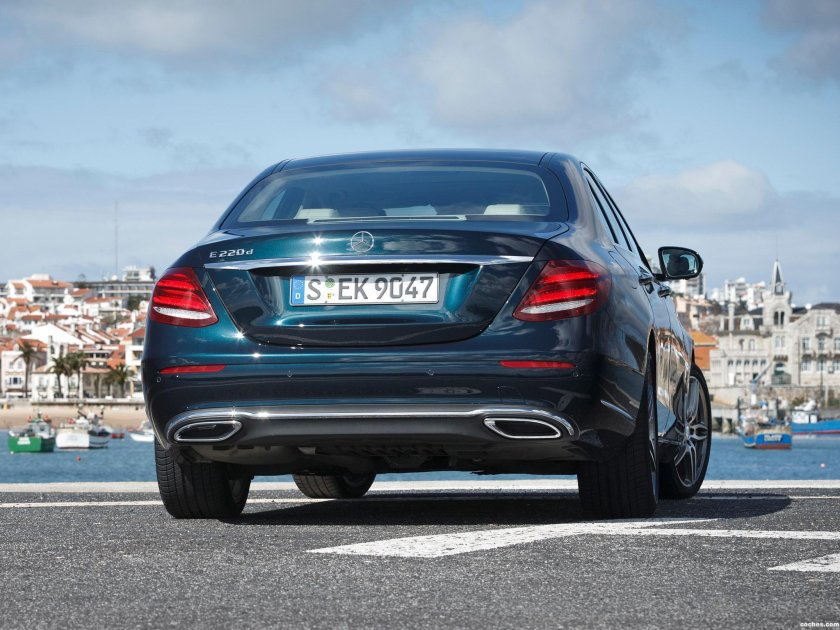 213 Мерседес сзади