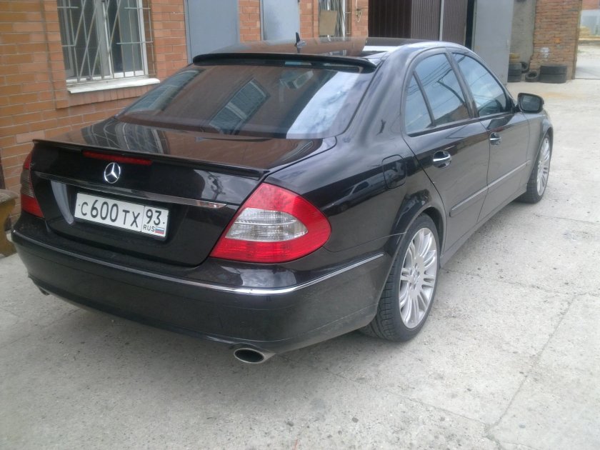 Мерседес е230 2009