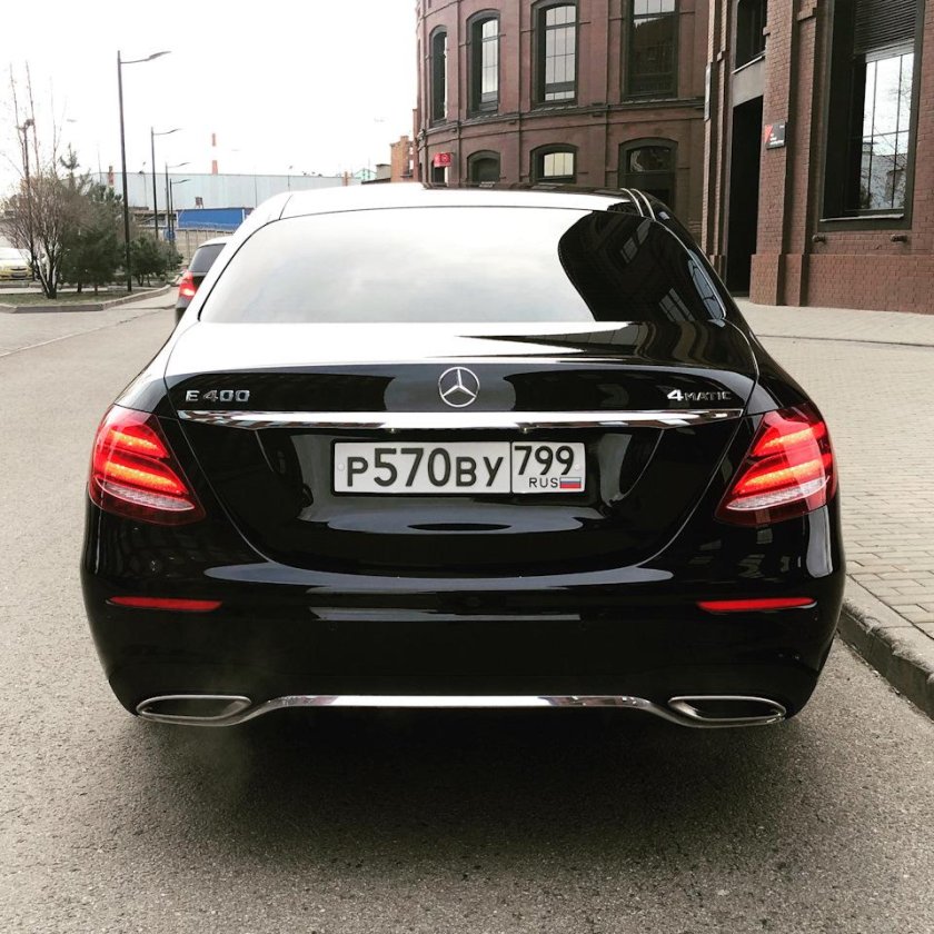 Мерседес е400 сзади