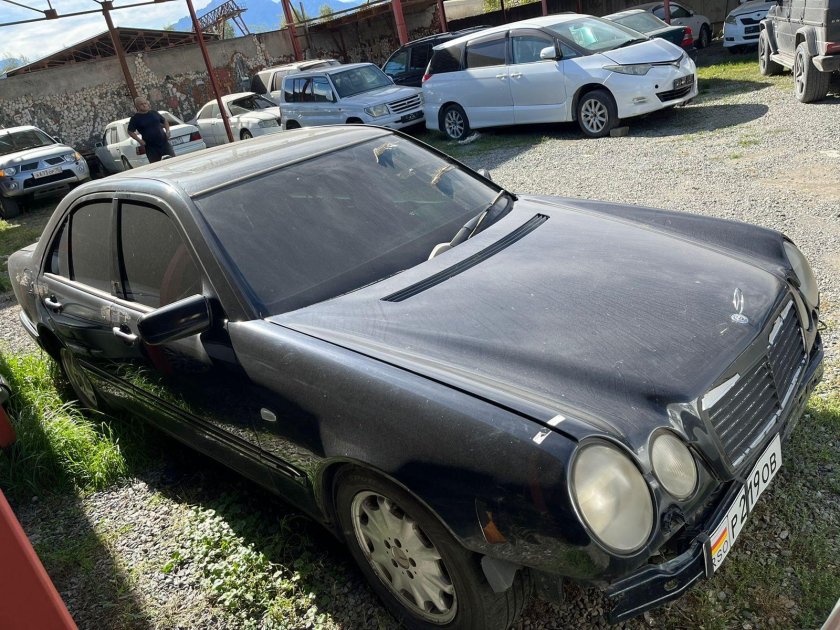 Мерседес Бенц е 430