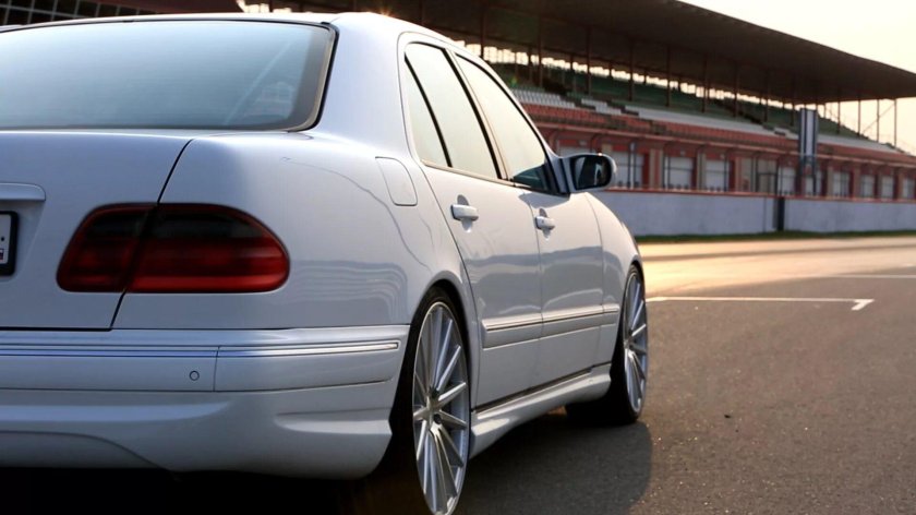 Мерседес е55 АМГ 210