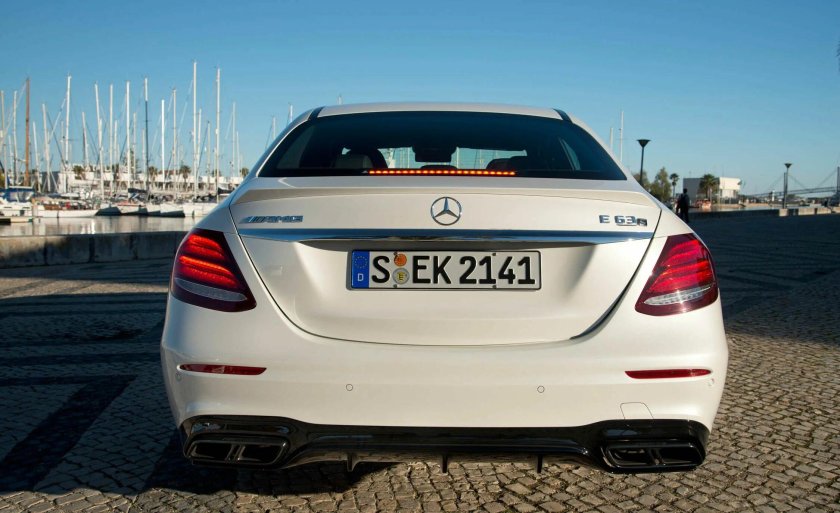 Мерседес е63 АМГ сзади