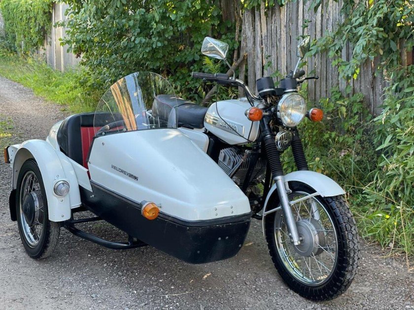 Ява с коляской