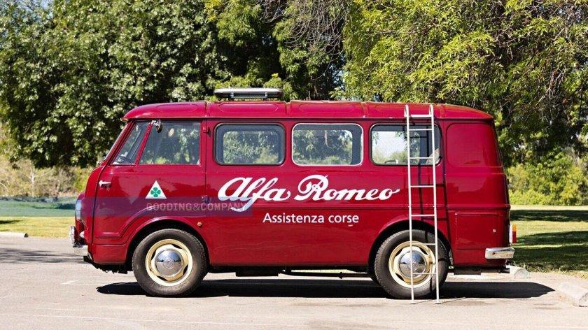Альфа Ромео минивэн