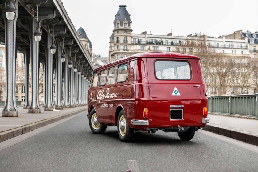 Фургон Альфа Ромео Савием