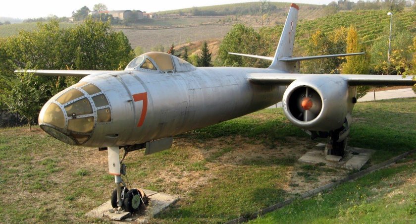 Самолет ил-28