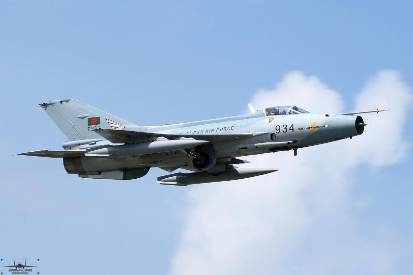 Истребитель j-7g