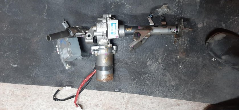 ЭУР на Тойота Авенсис 2006 года