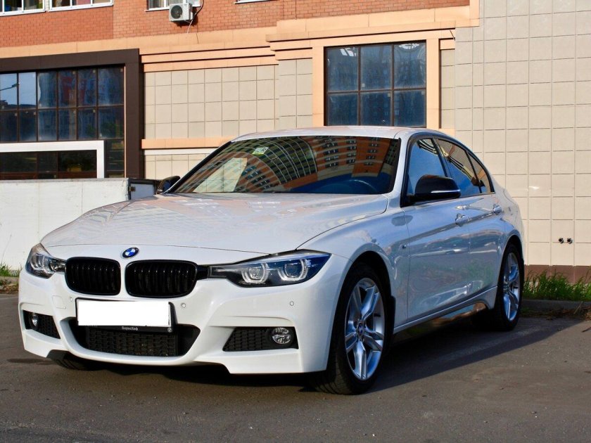 БМВ 3 330i