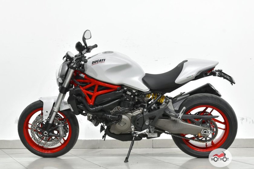 Дукати монстр 821