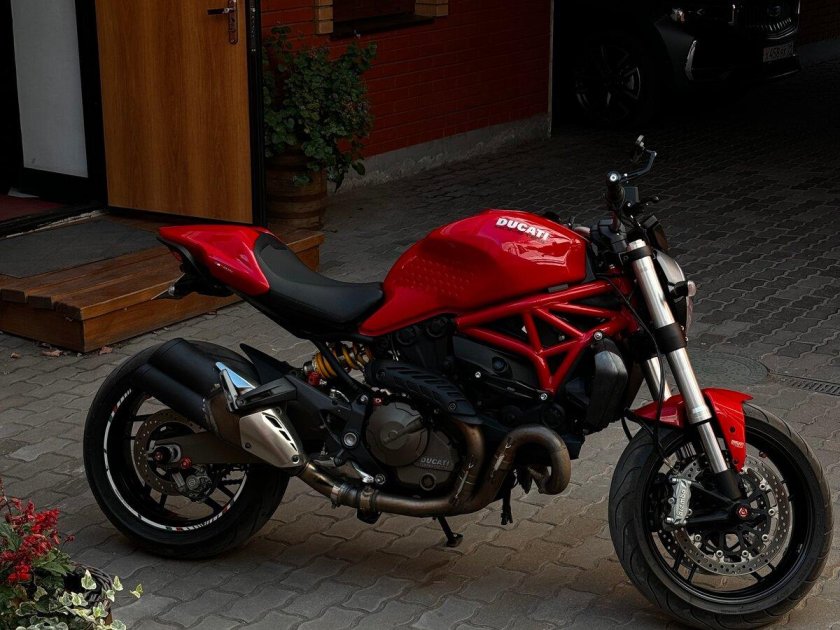 Ducati monster 1100 evo